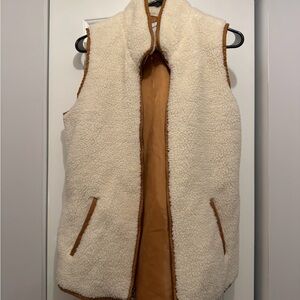 Women’s Old Navy Cream and Tan Sherpa Vest - Medium TALL
